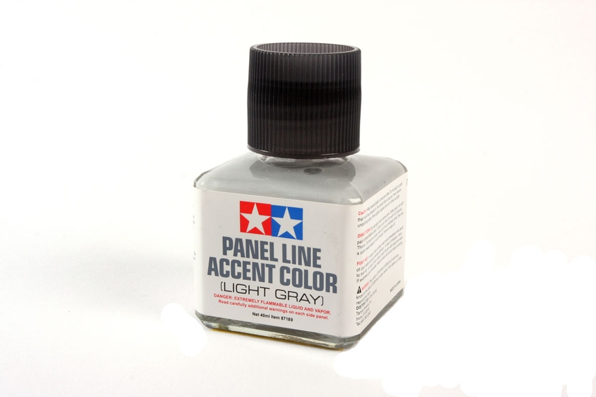 Tamiya 87189 - Enamel Paint - Panel Line Accent Color - Light Gray (40mL)