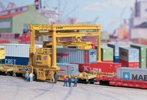 Walthers Cornerstone 3222 - N Scale Mi-Jack Translift Intermodal Crane - Kit