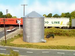 Rix 304 HO Grain Bin w/30 Degree Peaked Top 33 Ft Tall