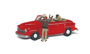 Woodland Scenics 5337 - N Scale AutoScenes - Cop a Kiss