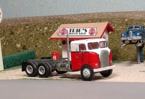 Sylvan Scale Models V-364 HO Scale - 1951-55 White Freightliner Long Wheelbase Sleeper Cab Tracto...