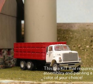 Sylvan Scale Models V-405 - HO 1:87 77-89 GMC Brigadier 2-Axle High Hood Grain Truck KIT