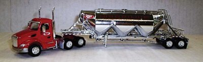 Trucks n Stuff SPEC005 - HO Peterbilt 579 Day Cab Tractor w/Pneumatic Bulk Trailer - A.L. Gilbert