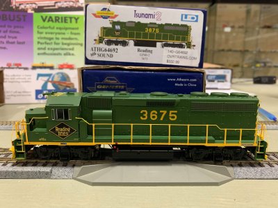 Athearn Genesis G64690 HO Scale - GP40-2 - DCC & Sound - RDG #3671