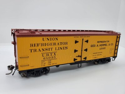 Rapido Trains 121055-4 - HO 37ft General American Meat Reefer - Hormel #68039