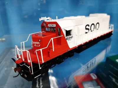 Athearn  71587 - HO RTR SD39 - DCC/Sound - SOO Line/Lake State #6241