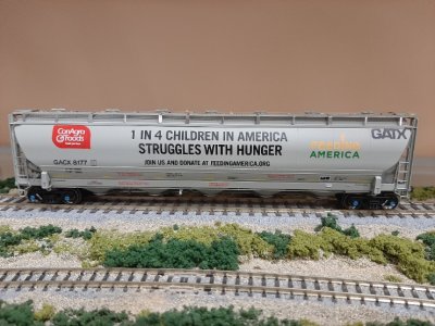 Atlas Model Railroad 20004278 - HO Trinity 5660 Covered Hopper - Conagra (Feeding America-2) #817...