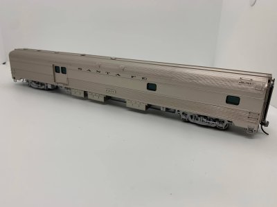 Rapido 114028 HO Scale - Budd Baggage-Dorm - AT&SF #3402