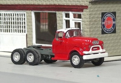 Sylvan Scale Models V-322 HO Scale - 1955-57 GMC 660 Tandem Axle Tractor - Unpainted and Resin Ca...