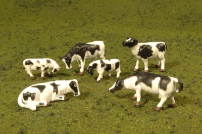 Bachmann 33103 HO Cows - Black & White - 6 Figures