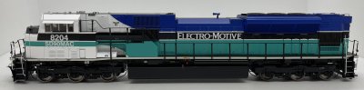 Athearn Genesis G27219 - HO SD90MAC-H Phase I - DCC Ready - EMDX #8204