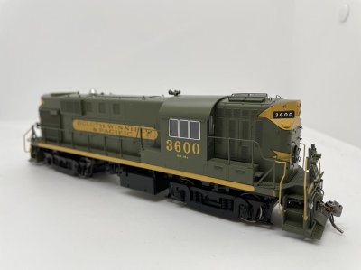 Rapido 31068 HO - Alco RS-11, 2nd Run - Diesel Locomotive - DCC Ready - Duluth, Winnipeg & Pacifi...