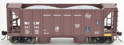 Bowser 42811 - HO RTR 70 Ton 2-Ballast Hopper with Side Chutes - Milwaukee Road #341733