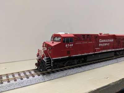 Athearn G83075 - HO Scale ES44AC DCC Ready Diesel- Canadian Pacific #8714