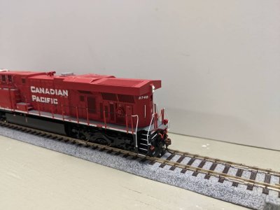 Athearn G83075 - HO Scale ES44AC DCC Ready Diesel- Canadian Pacific #8714