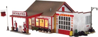 Woodland Scenics 5025 - HO Built-&-Ready Landmark Structures - Fill-er Up & Fix-er