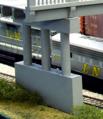 Rix Products 150 - N Scale Modern Highway Pier for Overpass