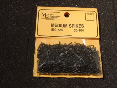 Micro Engineering HO Scale 30104 Medium Spikes 800 pcs