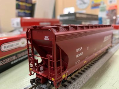 Atlas Model Railroad 20005522 HO 4650 Centerflow Hopper BNSF (Swoosh Logo) No.403612