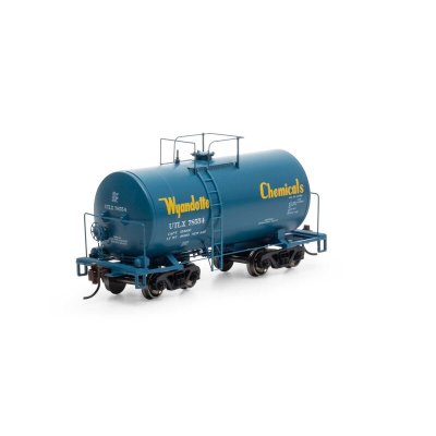 Athearn 97178 - HO 30ft NACC 8,000-Gallon Tank - Wyandotte Chemical / UTLX #78557