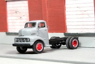 Sylvan Scale Models V-329 HO Scale - 1952 Ford/Cab Over Engine/Cab & Chassis - Unpainted and Resi...