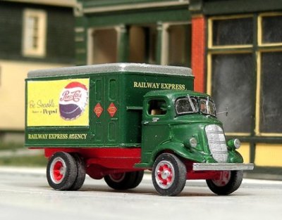 Sylvan Scale Models V-367 HO Scale - 1937 Studebaker Railway Express Agency Delivery Truck - Unpa...