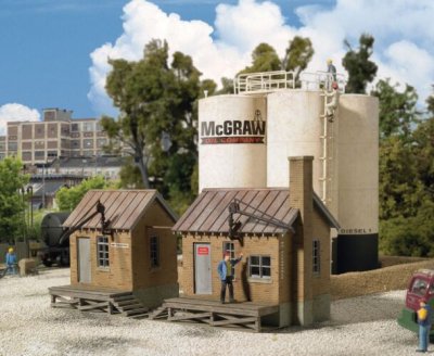 Walthers 2913 HO Cornerstone McGraw Oil Company - Kit